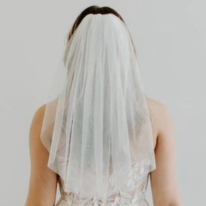 Shoulder length white veil